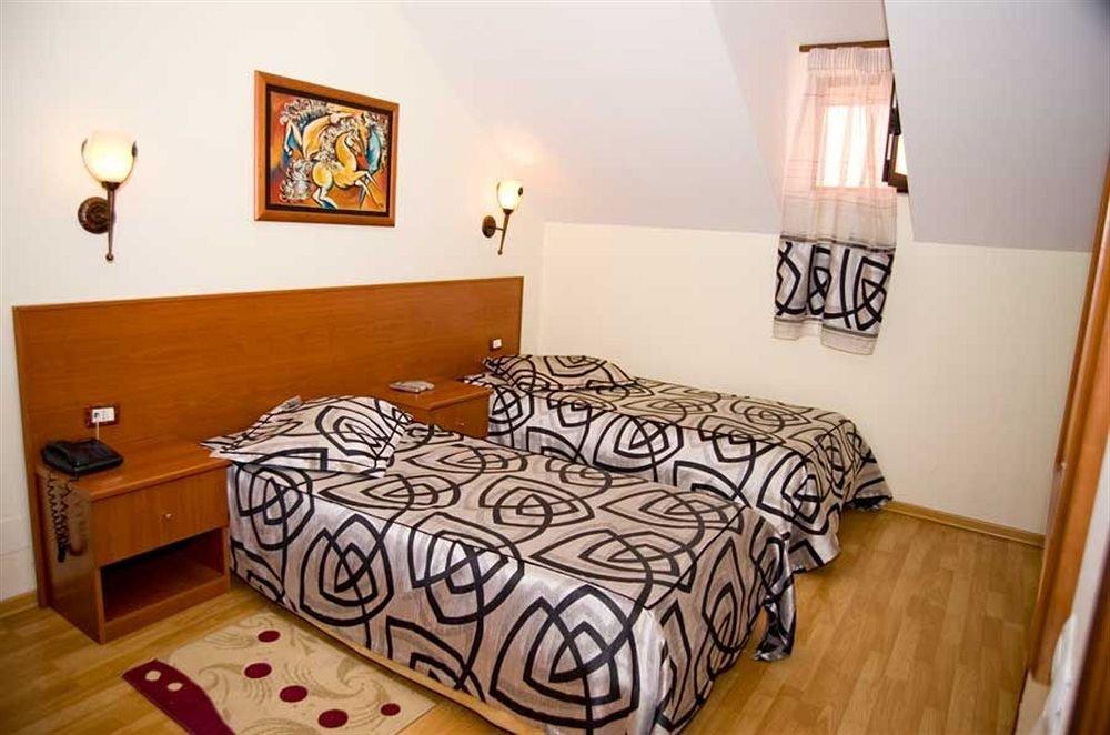 Tafaj Hotell 3*